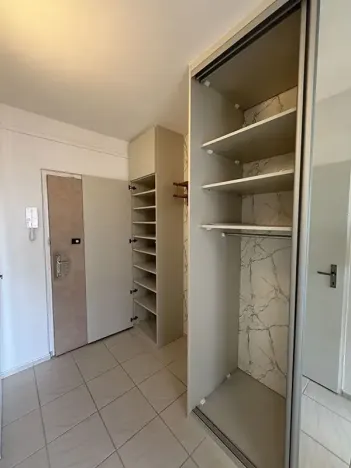 Pronájem bytu 2+kk, Praha - Kobylisy, Frýdlantská, 43 m2