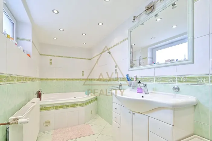 Prodej rodinného domu, Hřebeč, nám. Draha, 150 m2