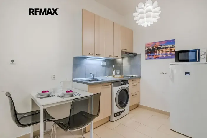 Pronájem bytu 1+kk, Praha - Holešovice, Farského, 35 m2