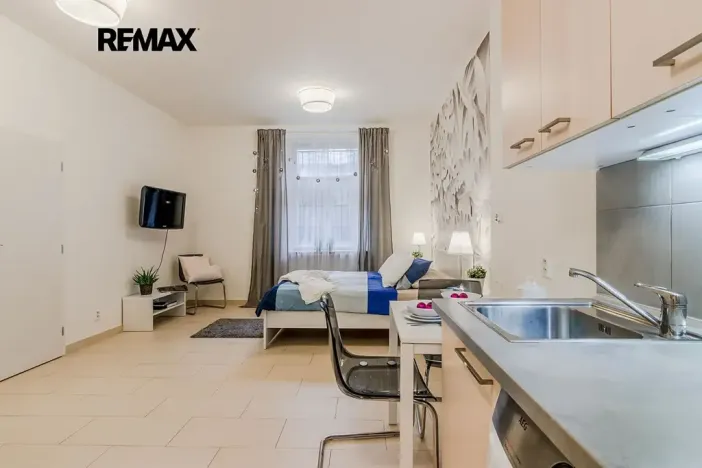 Pronájem bytu 1+kk, Praha - Holešovice, Farského, 35 m2