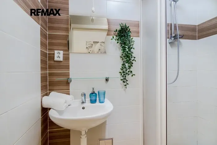 Pronájem bytu 1+kk, Praha - Holešovice, Farského, 35 m2