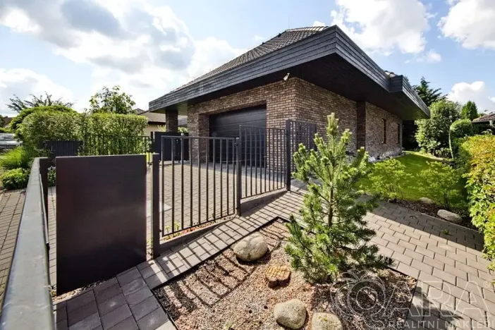 Prodej rodinného domu, Babice, Lomená, 293 m2