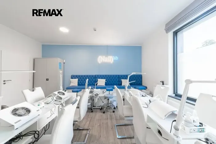 Pronájem obchodního prostoru, Praha - Karlín, 32 m2