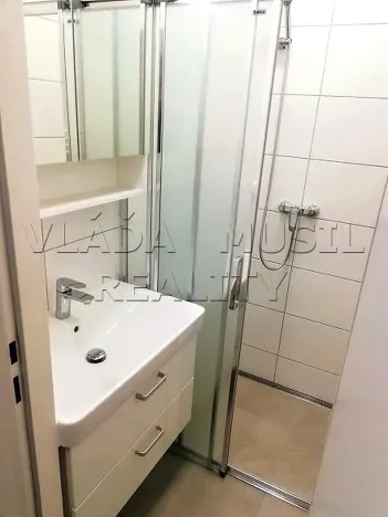 Pronájem bytu 2+kk, Praha - Libeň, Novákových, 35 m2