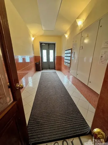 Pronájem bytu 1+1, Praha - Vršovice, Charkovská, 39 m2