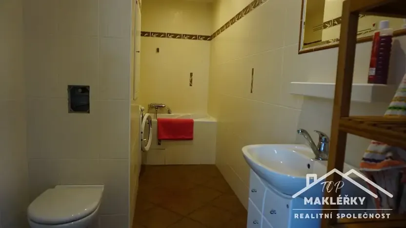 Prodej bytu 2+1, Přelouč, náměstí 17. listopadu, 64 m2