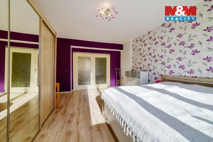 Prodej bytu 3+1, Cheb, Valdštejnova, 86 m2