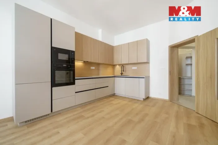 Prodej bytu 3+kk, Karlovy Vary, Raisova, 72 m2