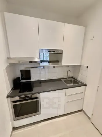 Pronájem bytu 1+1, Praha - Vinohrady, Kouřimská, 31 m2