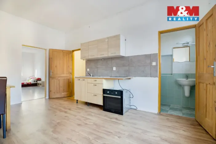 Prodej bytu 1+1, Chabařovice, Husovo náměstí, 59 m2