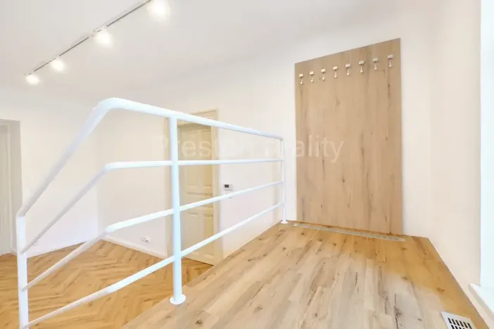 Pronájem kanceláře, Praha - Vinohrady, U vodárny, 72 m2