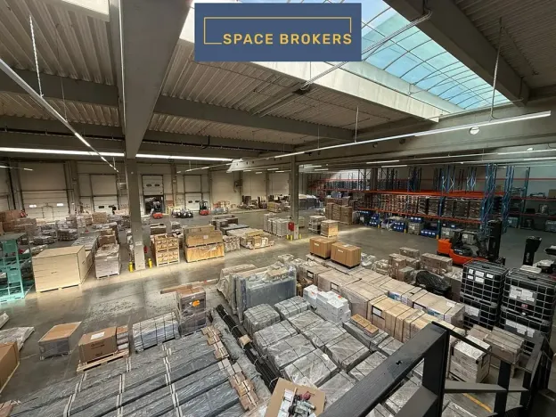 Pronájem skladu, Brno, 2021 m2