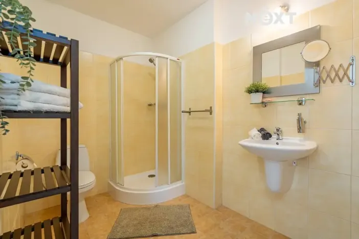 Prodej obchodního prostoru, Český Krumlov, Chvalšinská, 522 m2