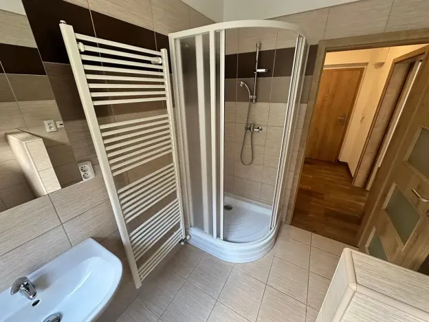 Pronájem bytu 1+kk, Děčín, Na Slatinách, 29 m2