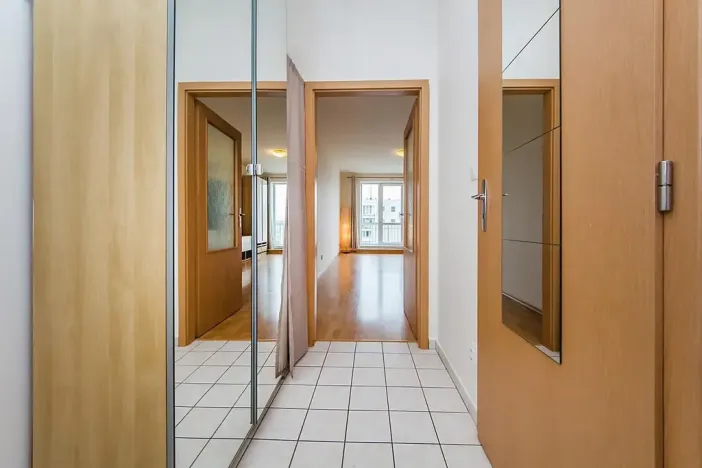 Pronájem bytu 1+kk, Praha - Řeporyje, Wiesenthalova, 34 m2