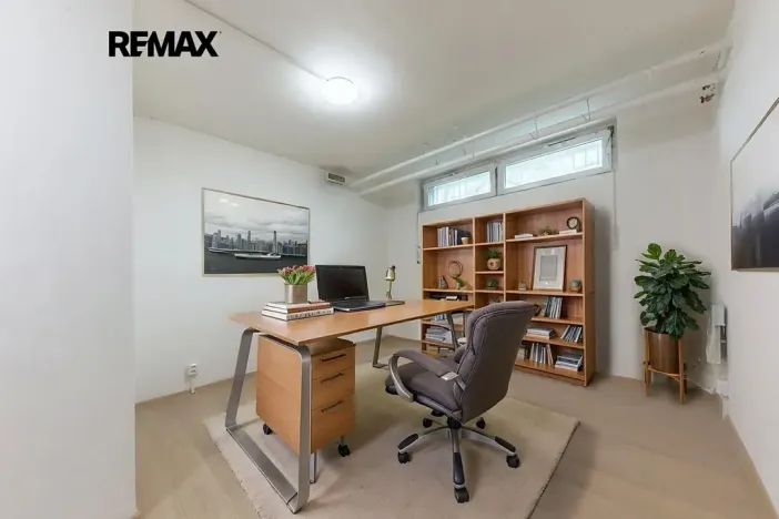 Prodej kanceláře, Praha - Střížkov, Děčínská, 45 m2