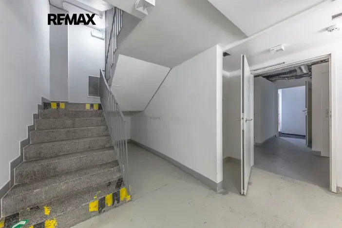 Prodej kanceláře, Praha - Střížkov, Děčínská, 45 m2