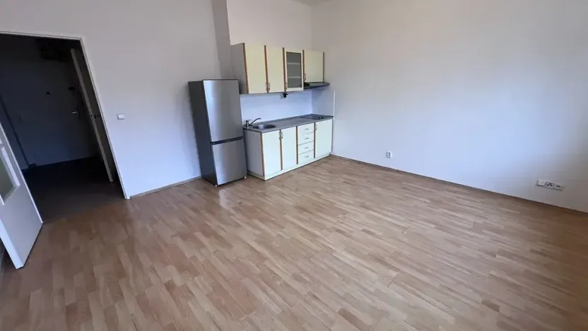 Pronájem bytu 1+kk, Praha - Nusle, Na Pankráci, 33 m2