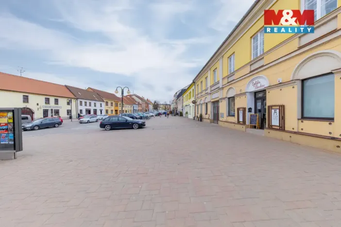 Pronájem obchodního prostoru, Slavkov u Brna, Palackého náměstí, 71 m2