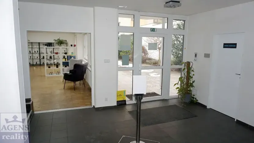 Pronájem obchodního prostoru, Praha - Holešovice, Dobrovského, 362 m2