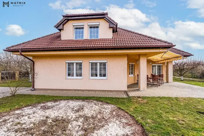 Prodej rodinného domu, Praha - Písnice, V zákopech, 294 m2