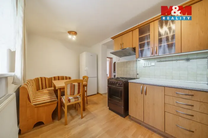 Prodej bytu 3+1, Karlovy Vary - Stará Role, Nádražní, 65 m2