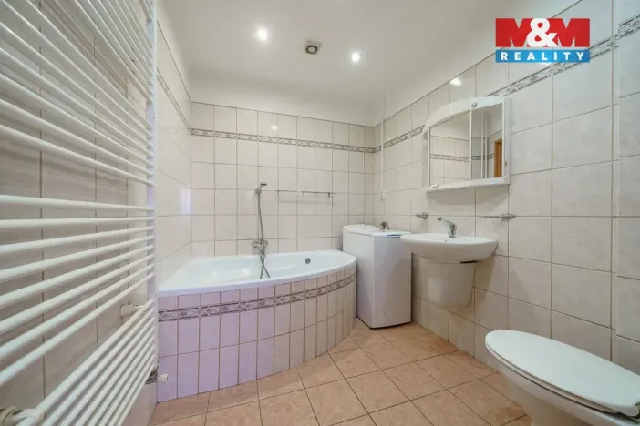 Prodej bytu 3+1, Karlovy Vary - Stará Role, Nádražní, 65 m2