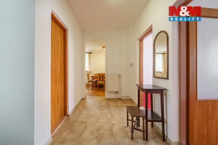 Prodej bytu 3+1, Karlovy Vary - Stará Role, Nádražní, 65 m2