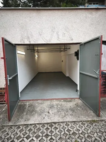Pronájem garáže, Brno, Bystrcká, 16 m2