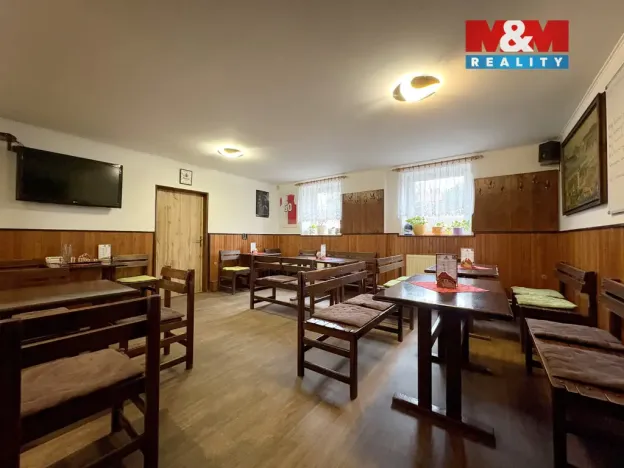 Prodej restaurace, Velké Žernoseky, 438 m2
