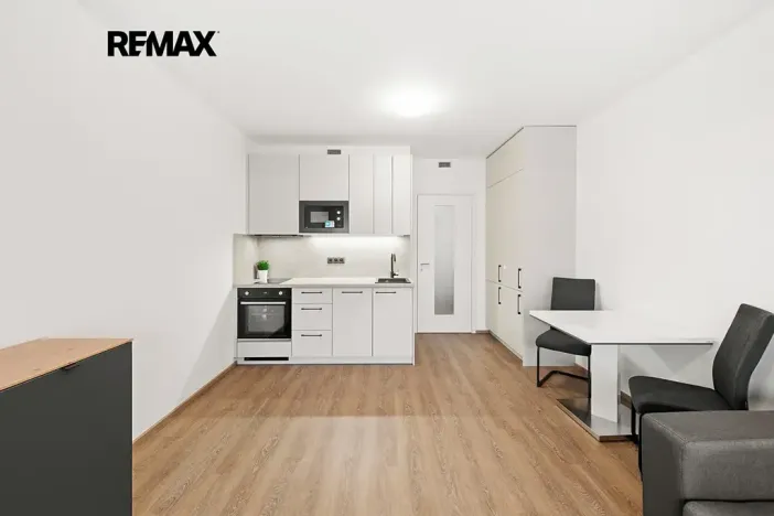 Pronájem bytu 1+kk, Praha - Hloubětín, Poděbradská, 33 m2