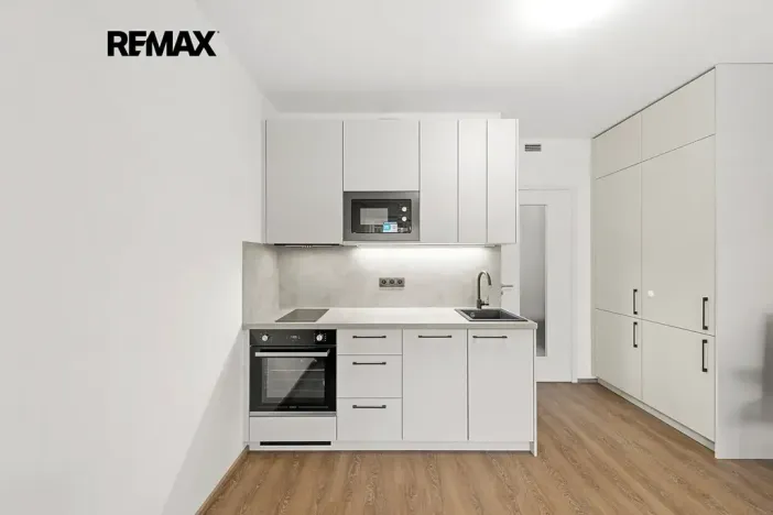 Pronájem bytu 1+kk, Praha - Hloubětín, Poděbradská, 33 m2