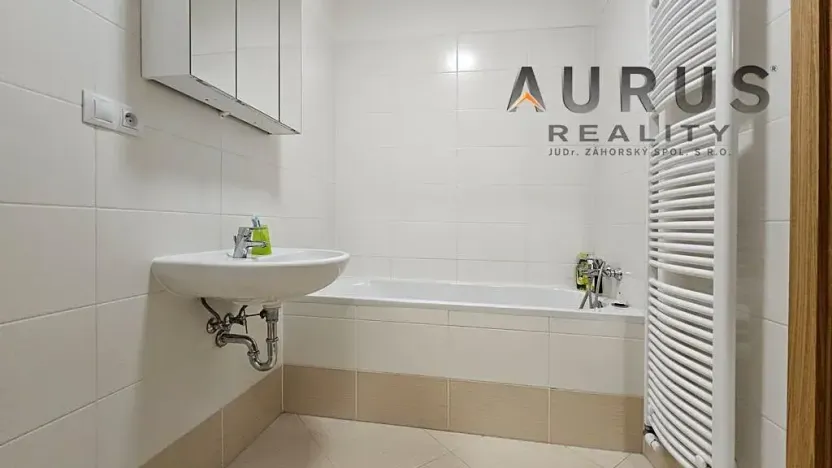 Pronájem bytu 2+kk, Praha - Horní Měcholupy, Modenská, 68 m2