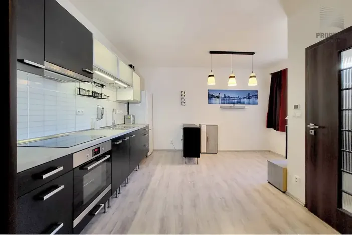 Prodej bytu 1+kk, Brno, Křenová, 32 m2