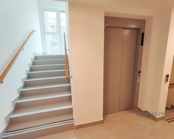 Pronájem bytu 1+kk, Praha - Vysočany, Kabešova, 41 m2