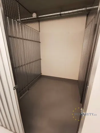 Pronájem bytu 1+kk, Praha - Vysočany, Kabešova, 41 m2