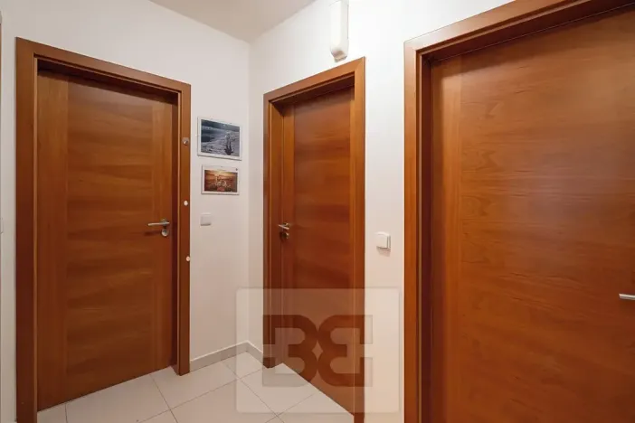 Prodej bytu 3+kk, Praha - Kobylisy, Pod hliništěm, 70 m2