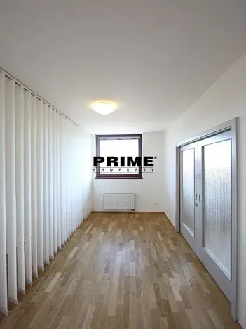 Pronájem kanceláře, Praha - Smíchov, Štefánikova, 147 m2