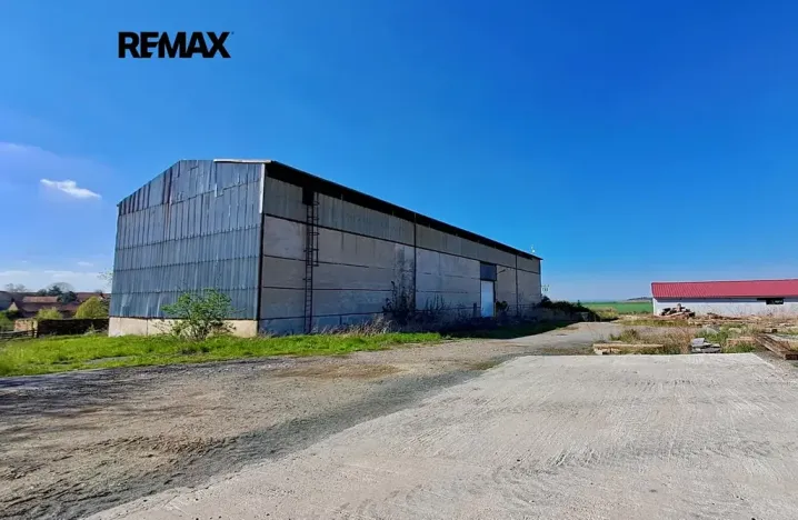 Prodej výrobních prostor, Dolní Chvatliny, 3690 m2