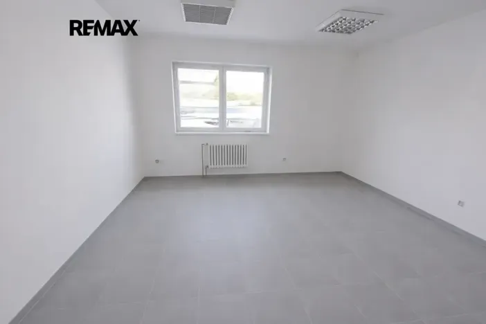 Pronájem kanceláře, Slavkov u Brna, 82 m2