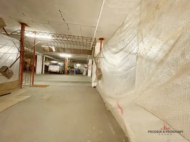 Prodej garážového stání, Praha - Střížkov, Lovosická, 18 m2