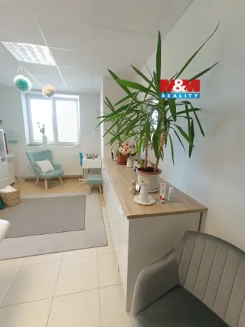 Pronájem obchodního prostoru, Tišnov, nám. Komenského, 26 m2