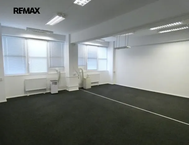 Pronájem kanceláře, Praha - Hloubětín, Nademlejnská, 77 m2