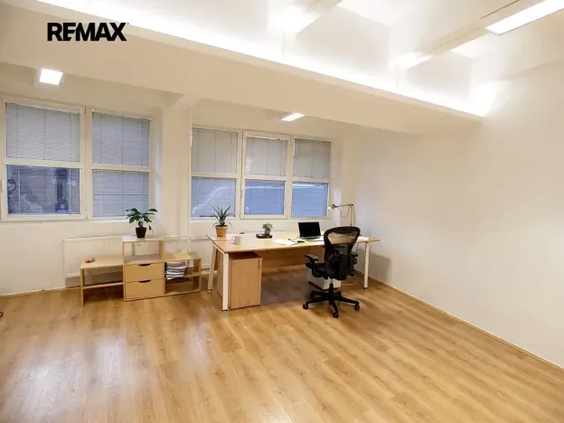 Pronájem kanceláře, Praha - Hloubětín, Nademlejnská, 40 m2