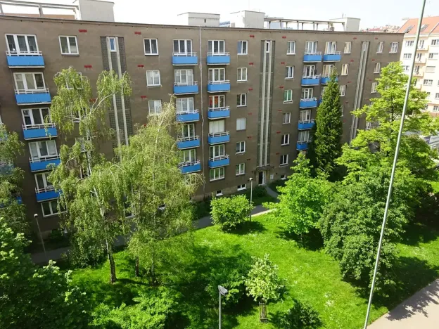 Pronájem bytu 1+kk, Praha - Vršovice, Jerevanská, 18 m2