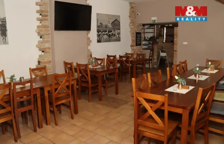 Pronájem restaurace, Holice, Smetanova, 220 m2
