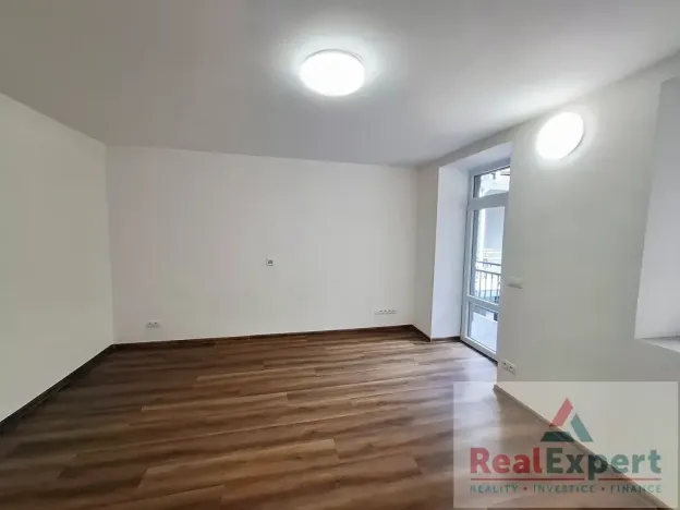 Pronájem bytu 1+kk, Praha - Vinohrady, Máchova, 29 m2