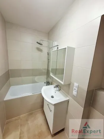 Pronájem bytu 1+kk, Praha - Vinohrady, Máchova, 29 m2