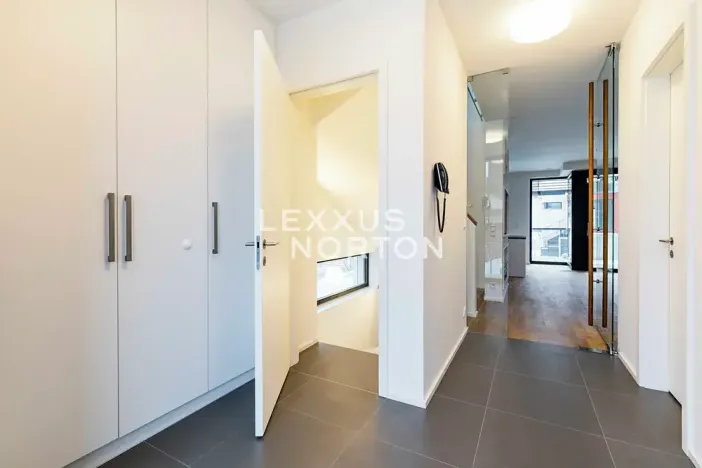 Pronájem rodinného domu, Praha - Dejvice, V Šáreckém údolí, 190 m2