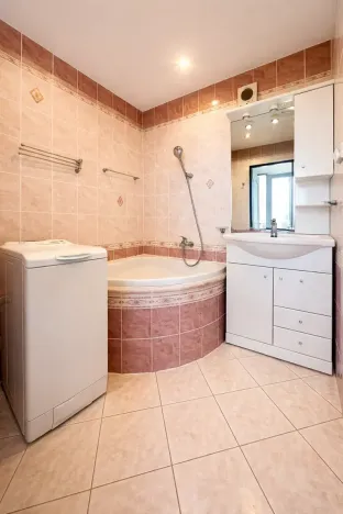 Pronájem bytu 3+1, Karlovy Vary, Gagarinova, 83 m2